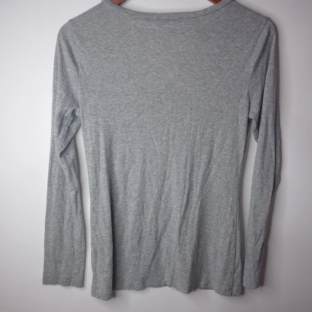 Old Navy M Gray Ruffled Top - Image 6
