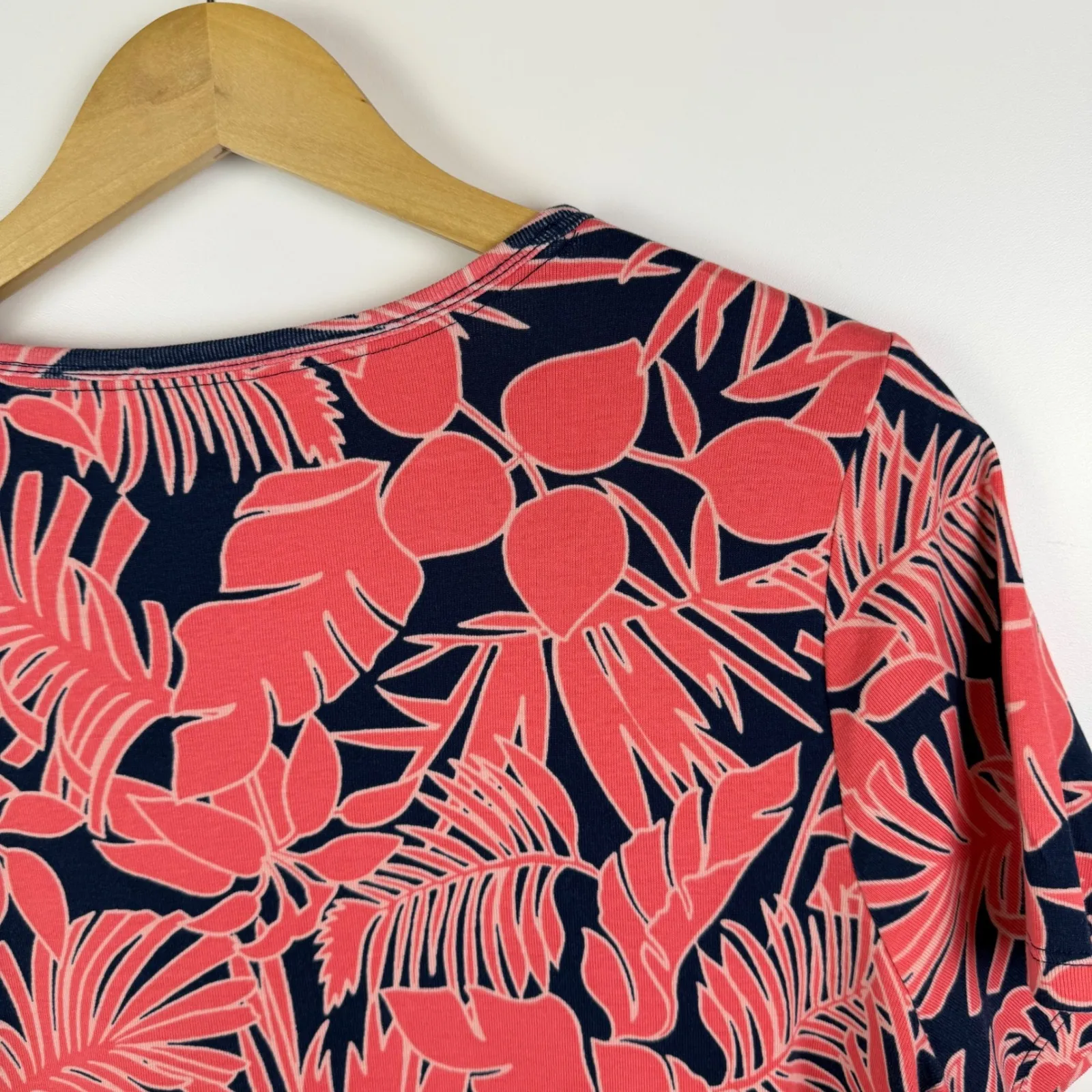 Lands End Tropical Leaf Print Tee Size XL Stretch Comfy Cotton Resort Vacation - Image 2