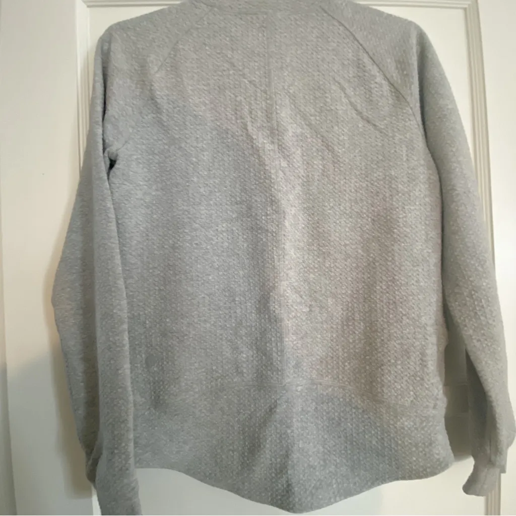 Lululemon Catch a Moment Crew Neck Pullover Heathered Core Light Grey Sz 4 - Image 8