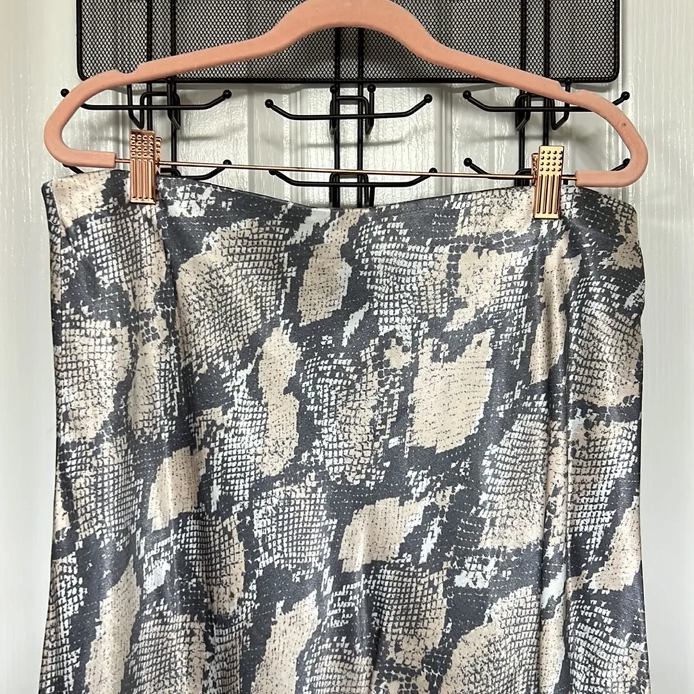 Elastic Waist Snake Skin Print Silky Skirt Size L - Image 3