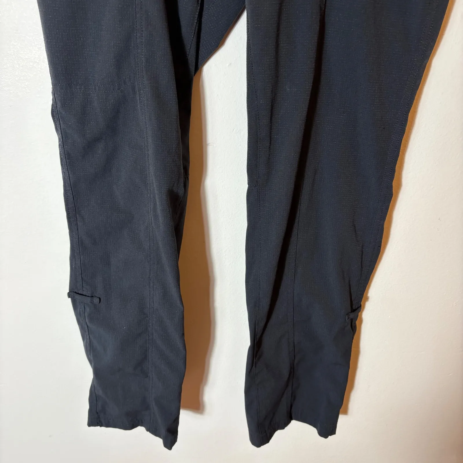 Duluth Trading Company Black Cargo Pants Size 8x31 Outdoor Hiking Travel - Image 3