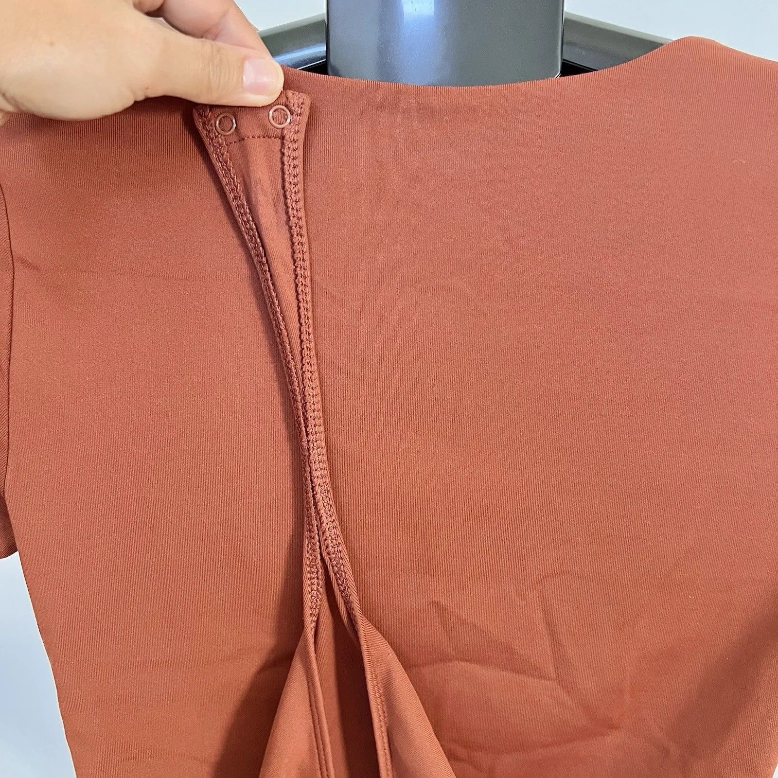 Aritzia Babaton Contour Women's Copper Rust Crewneck Short Sleeve Bodysuit Med - Image 7