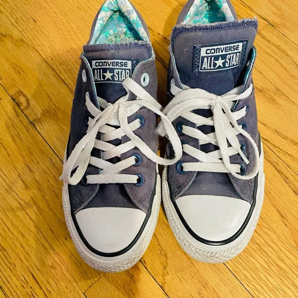 Women’s converse shoes NWOT - Image 4