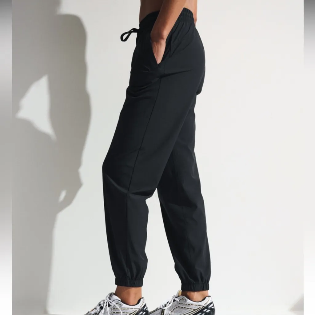 Abercrombie & Fitch  YPB motionTEK Jogger Onyx Black Size Medium - Image 3