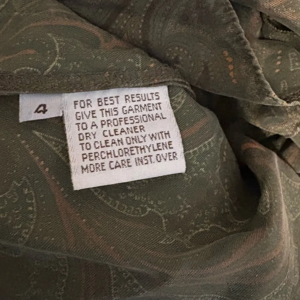 Calvin Klein vintage 80’s
Green Silk Paisley Smoking Jacket Blazer size 4 - Image 6