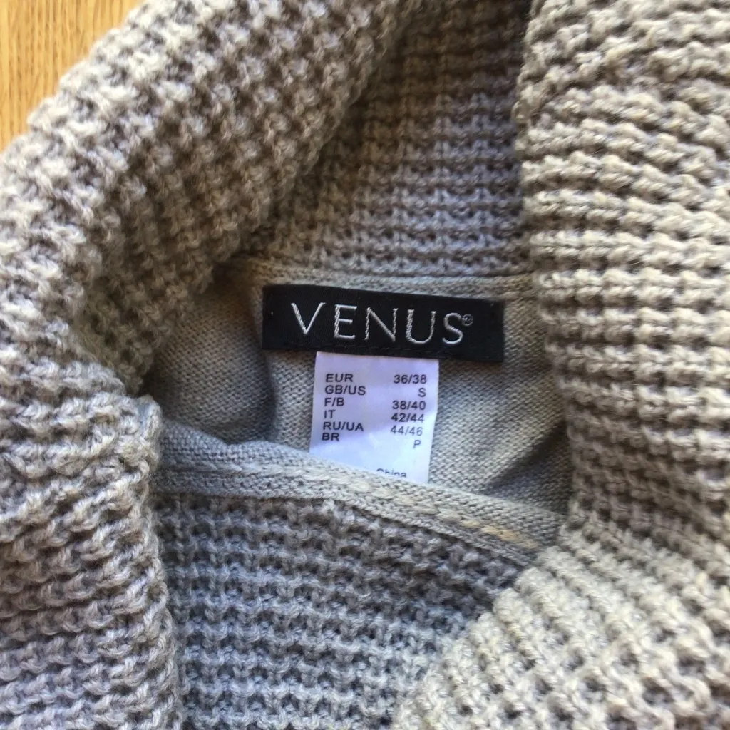 Venus Faux Split Back Button Accent Gray Turtleneck Sweater size small - Image 5