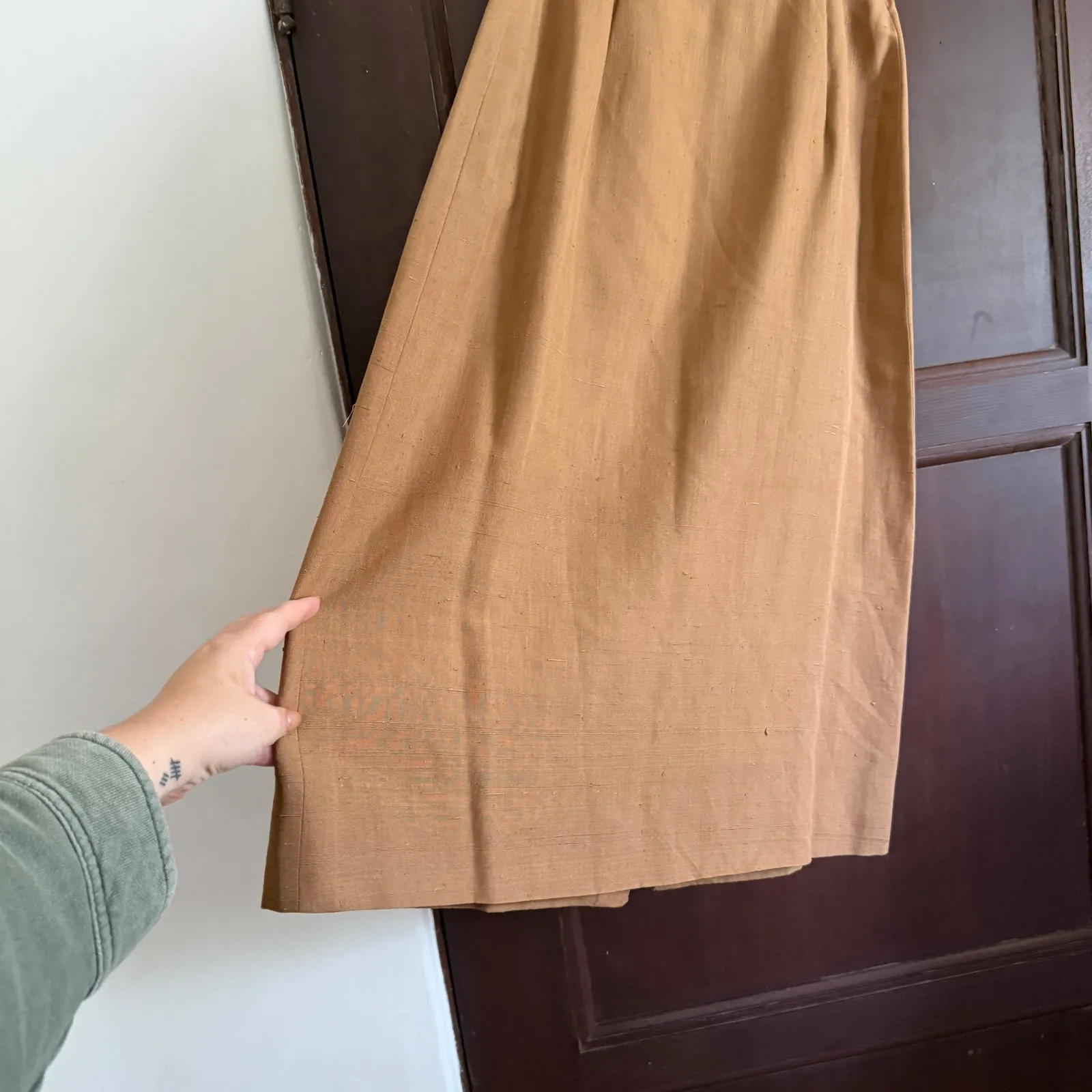 1950s Vintage NEIMAN MARCUS | Dupioni Silk Light Brown Tulip Skirt  | Size 2 - Image 6