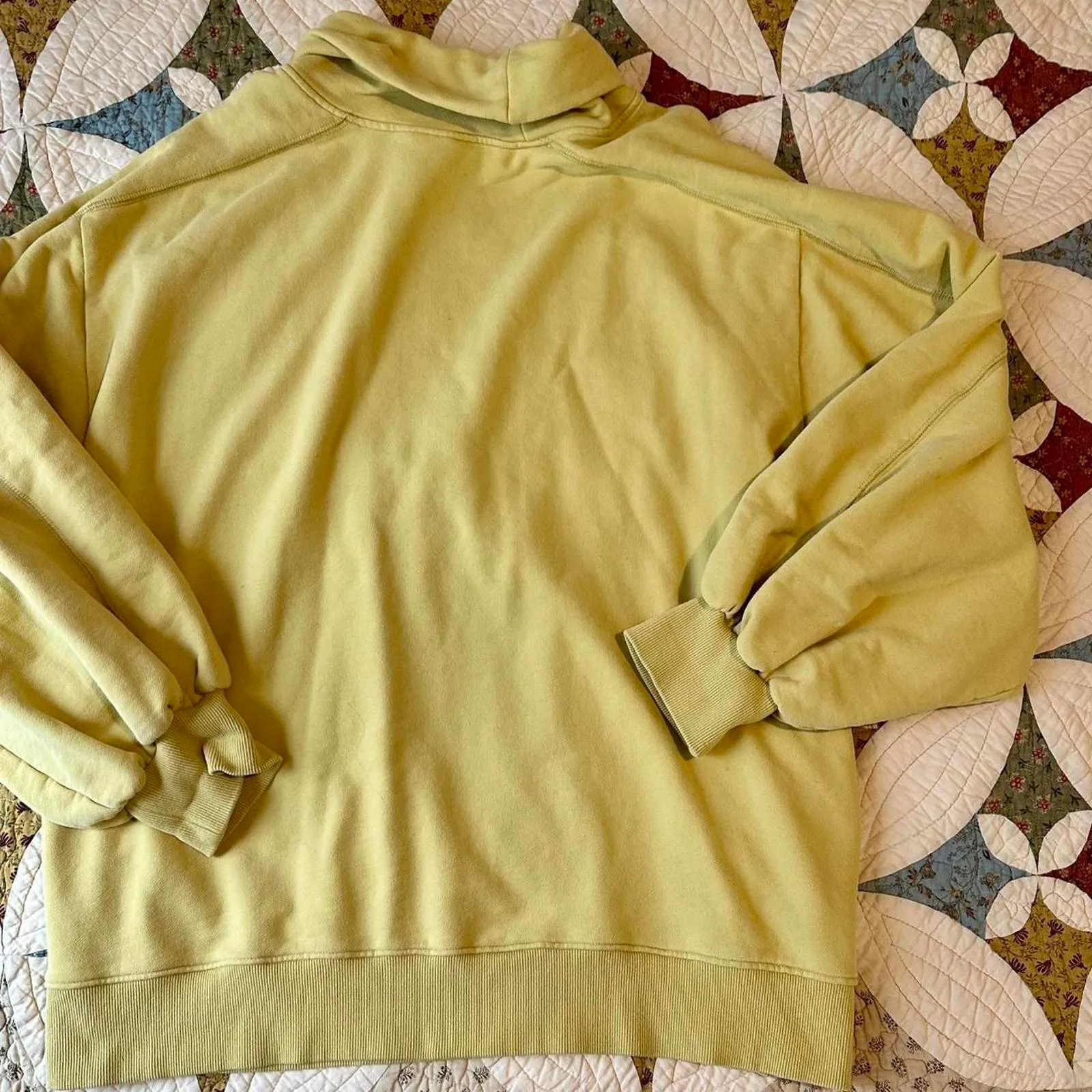 Butter yellow oversized cozy turtleneck sweatshirt with pockets Size XL - Image 5