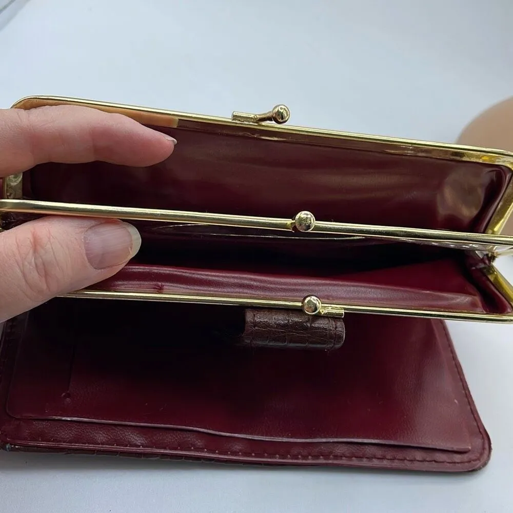 Vintage CVP croc embossed leather wallet . Brown - Image 8