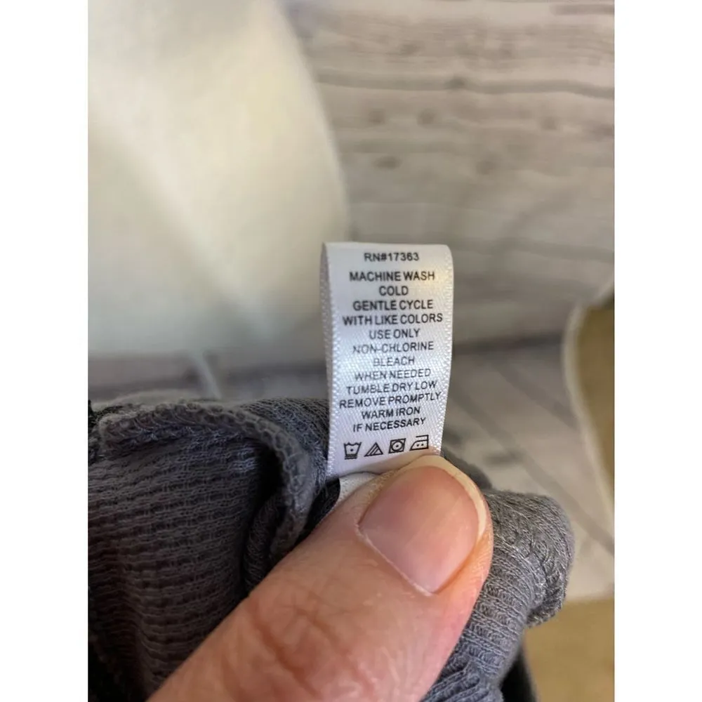 DKNY  Size SMALL    - Image 4