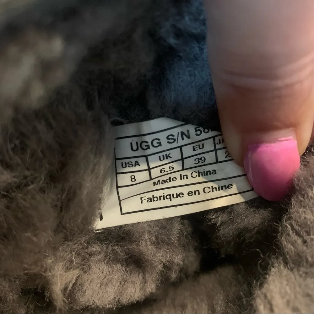 • Ugg boots short gray size 8 - Image 6