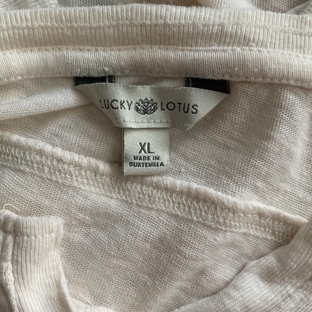 LUCKY LOTUS T-Shirt Sz: XL - Image 3