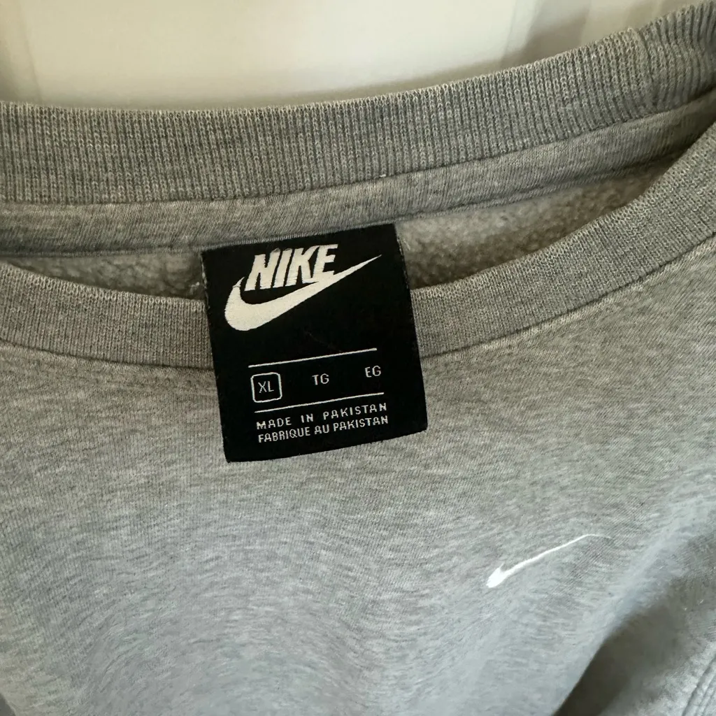 Nike Men's Heather Gray Crewneck Sweater - Image 2