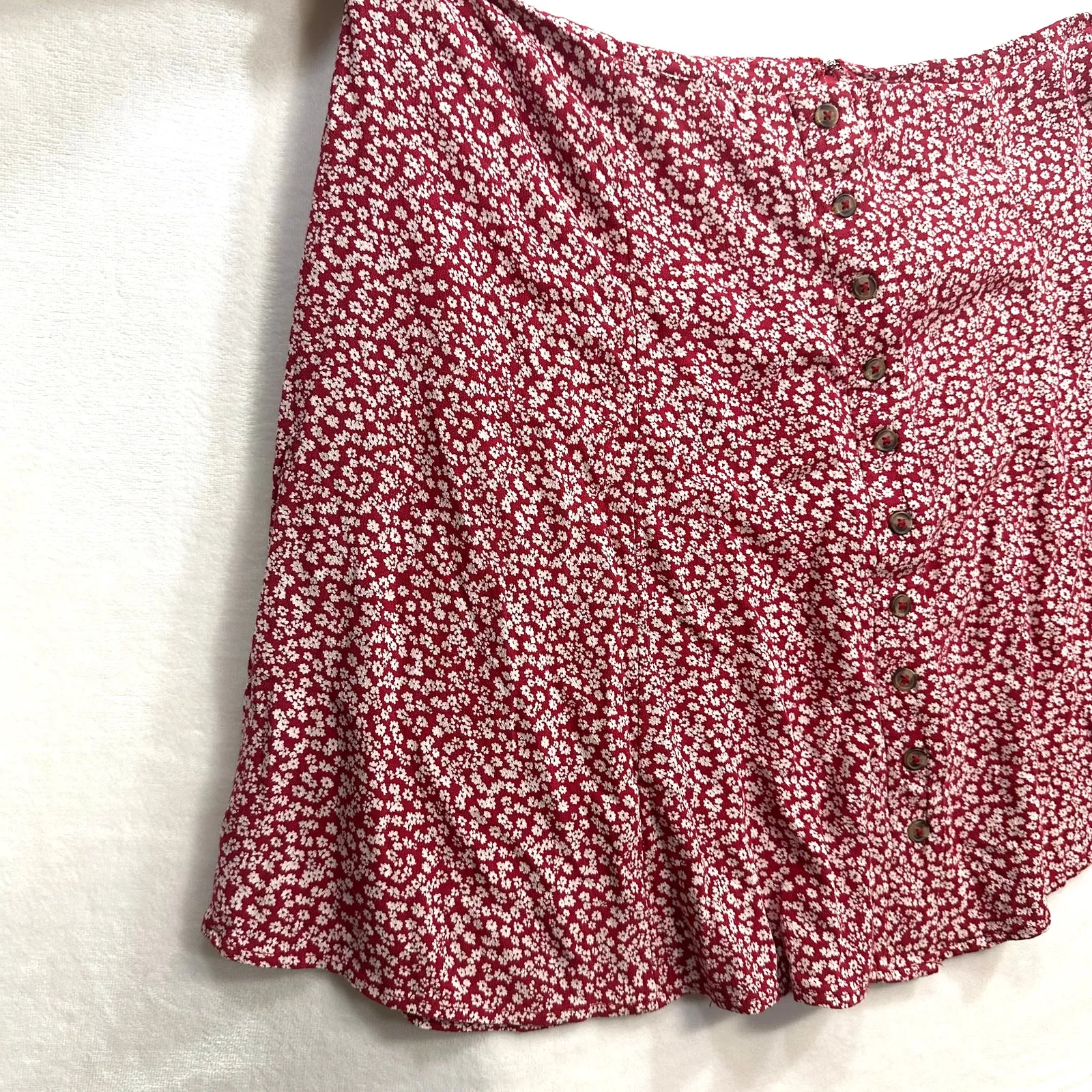 NWT American Eagle Miniskirt Medium Buttoned Red Floral Mini Skirt Zipped‎ Party - Image 3