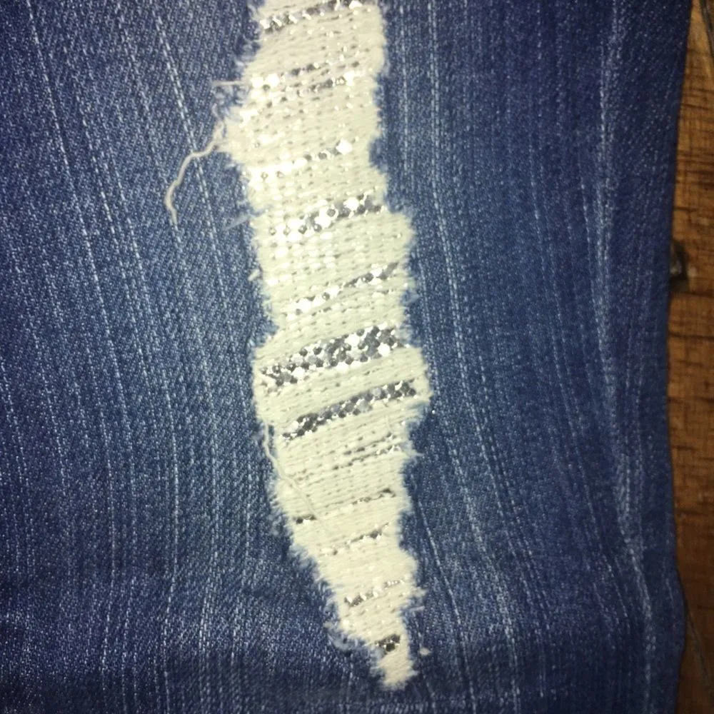 Bebe distressed shimmery patch size 27 skinny jeans - Image 2