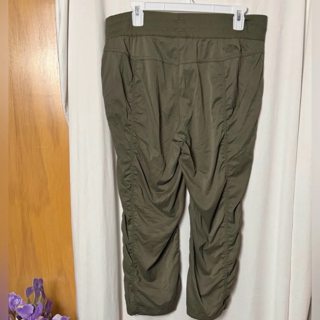 The North Face Aphrodite 2.0 Water Resistant Drawstring Capri Pants Size Large - Image 6
