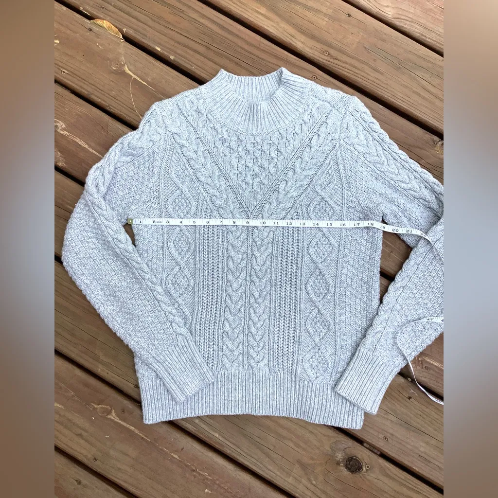 Nice crewneck sweater LIKE NEW💙 - Image 11