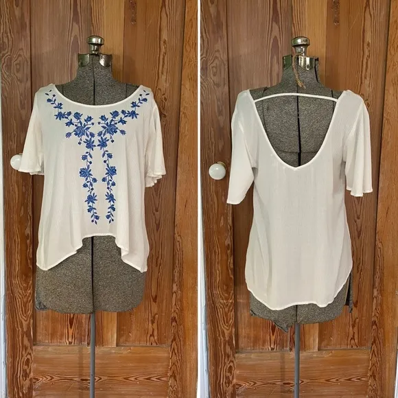 Blu Pepper Vintage Embroidered Top - Size Medium - Image 2