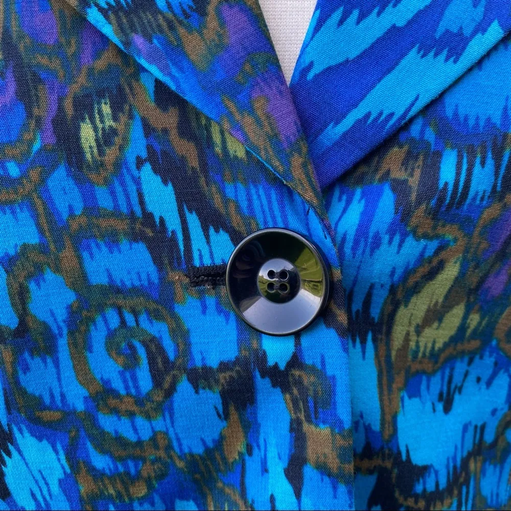 Chico’s Abstract Print Cropped Blazer - Image 13