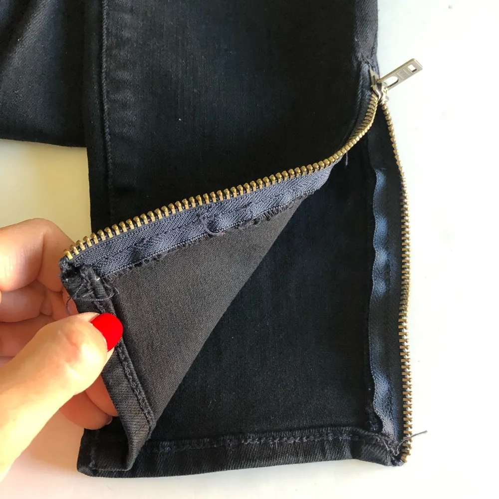 Madewell Skinny Skinny Rebel Wash Zip Jean. Size 24. - Image 9