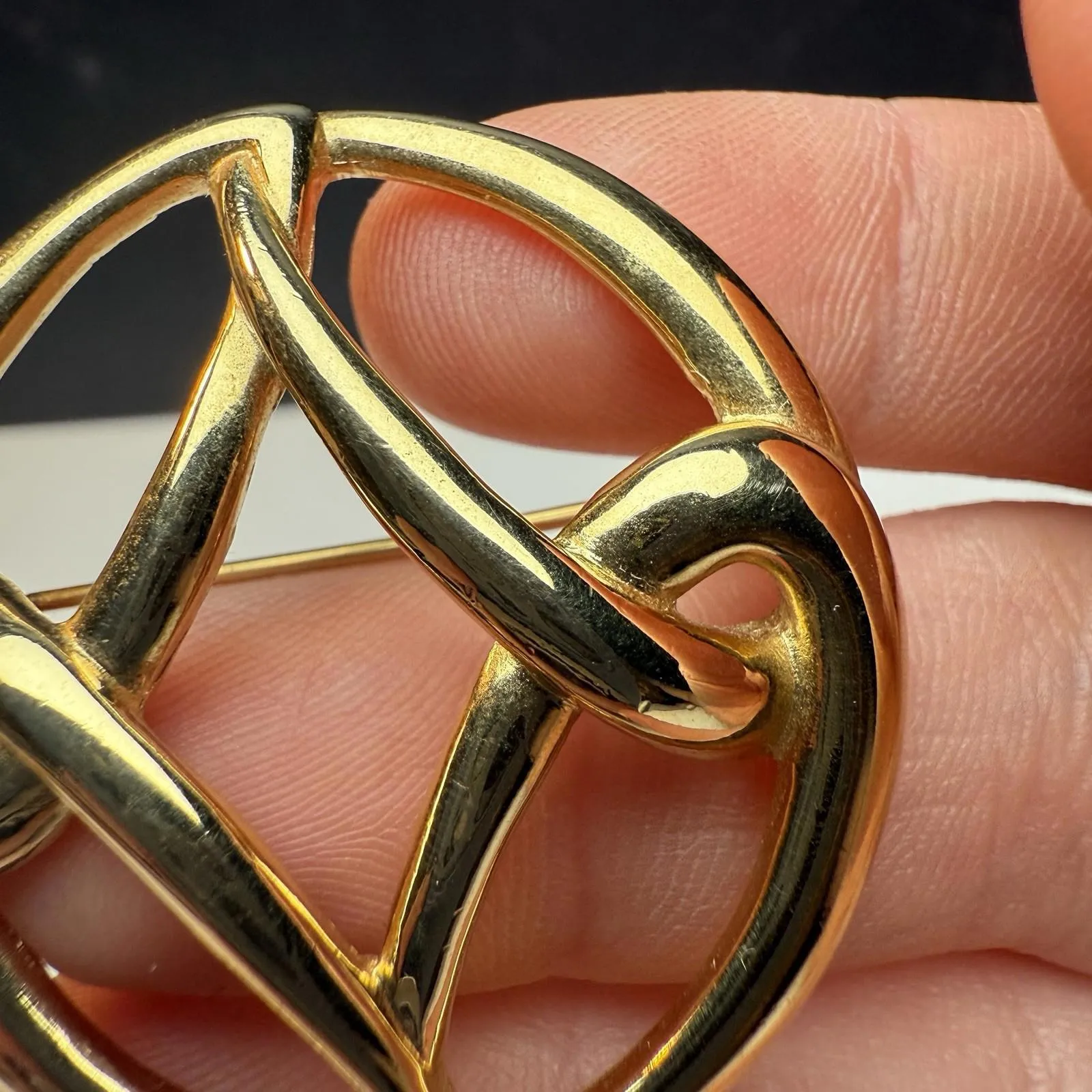 Monet Gold Tone Brooch Pin Signed Vintage - Image 7