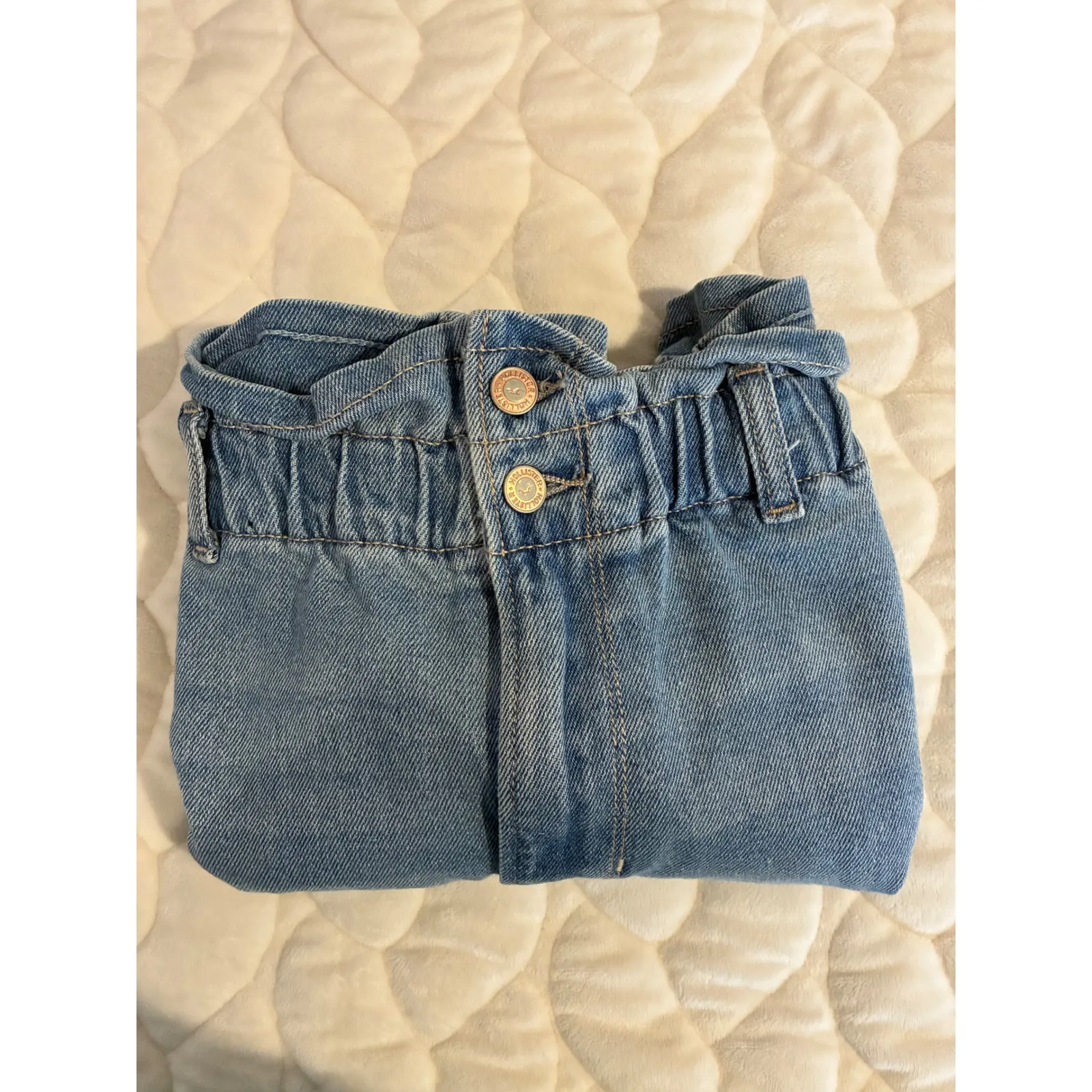 Hollister Mom Shorts Ultra High-Rise Denim Cuffed Hem Light Wash Size 11 W30‎ - Image 8