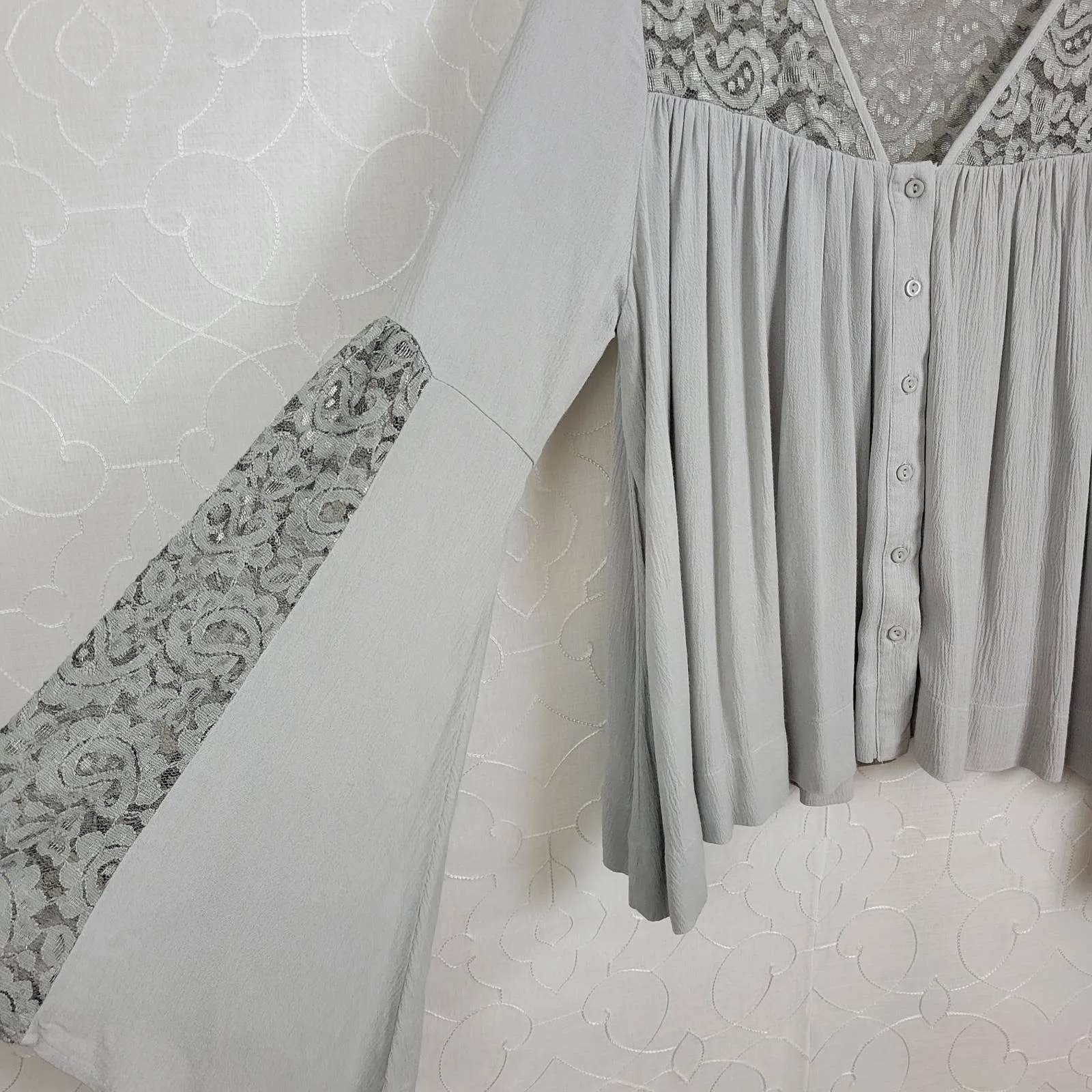 PPLA Womens Blouse Size Medium Gray Lace Long‎ Sleeves Button Down Flowy - Image 5