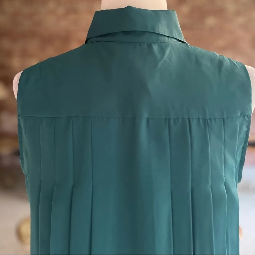 BCBGeneration NWT  Top Teal Pleated High Low Sleeveless Blouse High Low NWT S - Image 9
