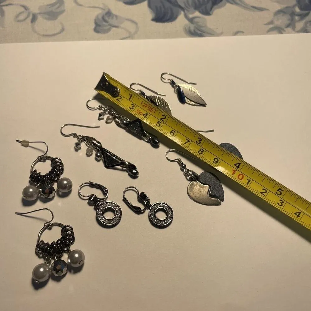 Lot Of 5 Dangle Costume Earrings Pierced Jewelry Mix - Image 9