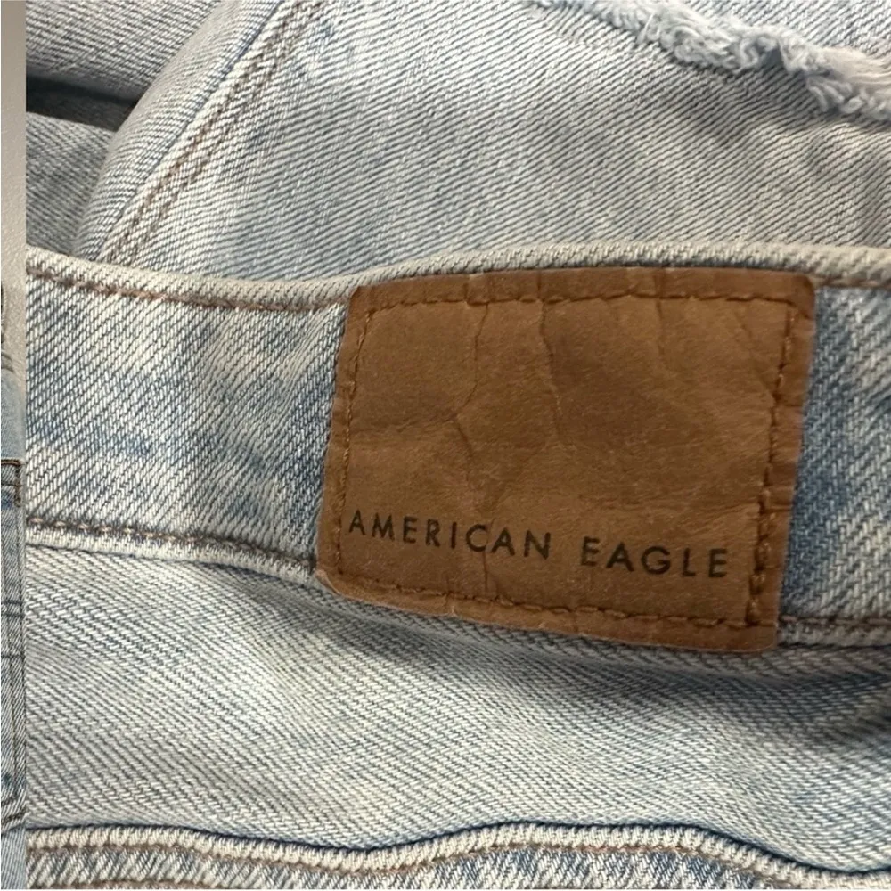 American Eagle Mom Jeans Light Wash Distressed Size 6 - Image 6