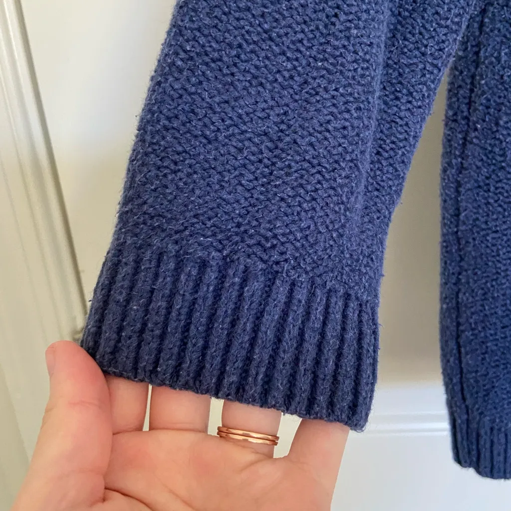EUC Old Navy women’s blue thick cable‎ knit 3/4 sleeve sweater medium - Image 3
