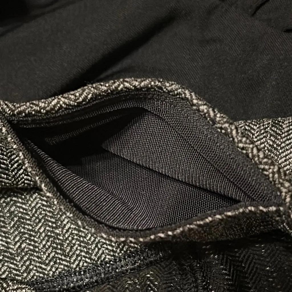 Athleta Delancey Herringbone Tight. 2 Zip Rear Pockets. 1 Waistband Pocket - Image 11