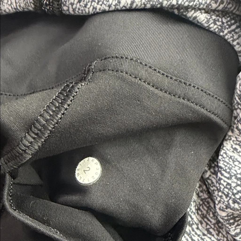 Lululemon Lost In Pace Skirt size 2 - Image 4