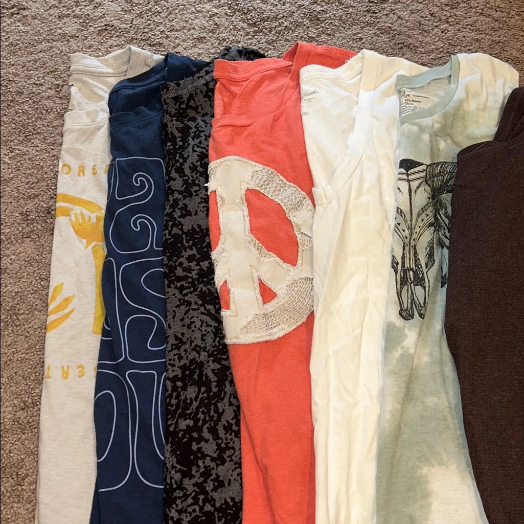 Size xlarge tshirt and active athletic top bundle!! - Image 2