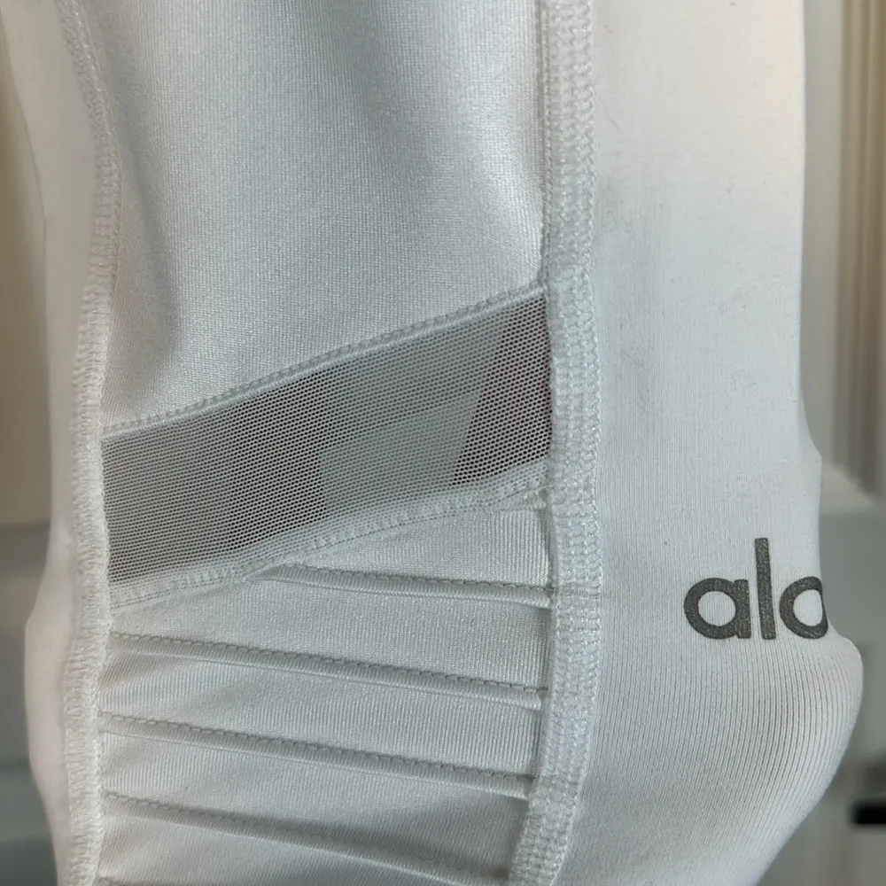 Alo Yoga High-Waist Moto White Leggings Gym Activwear Size Small EUC #1273 - Image 11