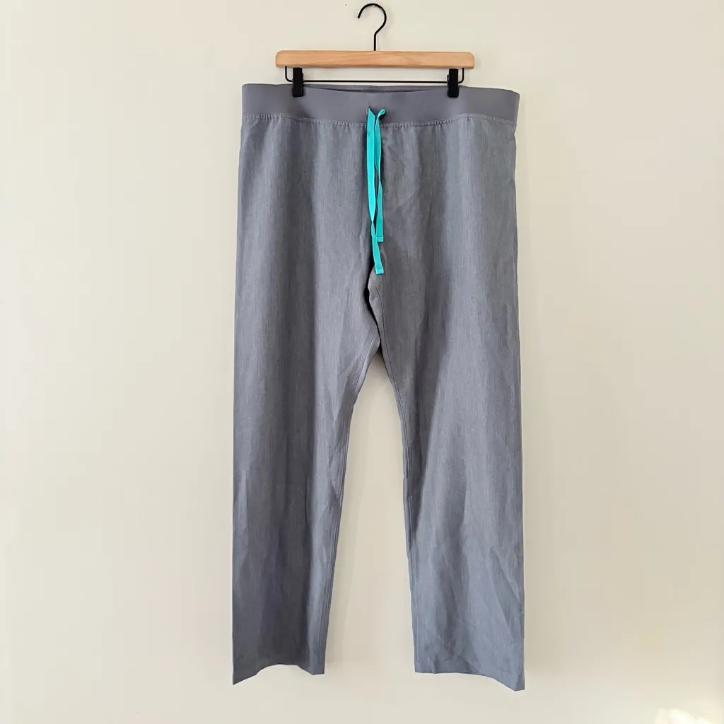 New Figs Women’s High Waisted Livingston Basic Scrub Pants Graphite Grey Size XL - Image 2