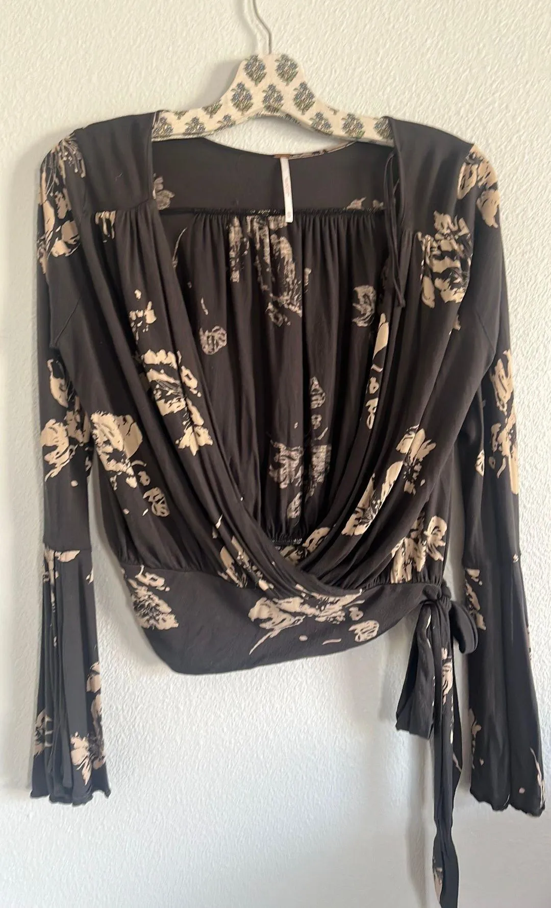 Fiona Bell Sleeve Surplice Tie Waist Crop Top - Image 7