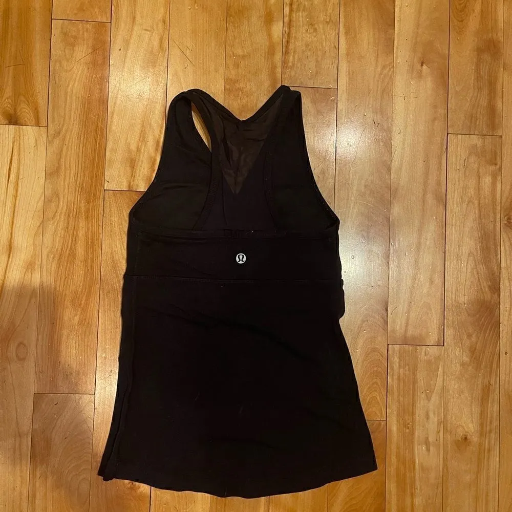 Lululemon v-neck racerback mesh tank top size 4, excellent condition! - Image 2