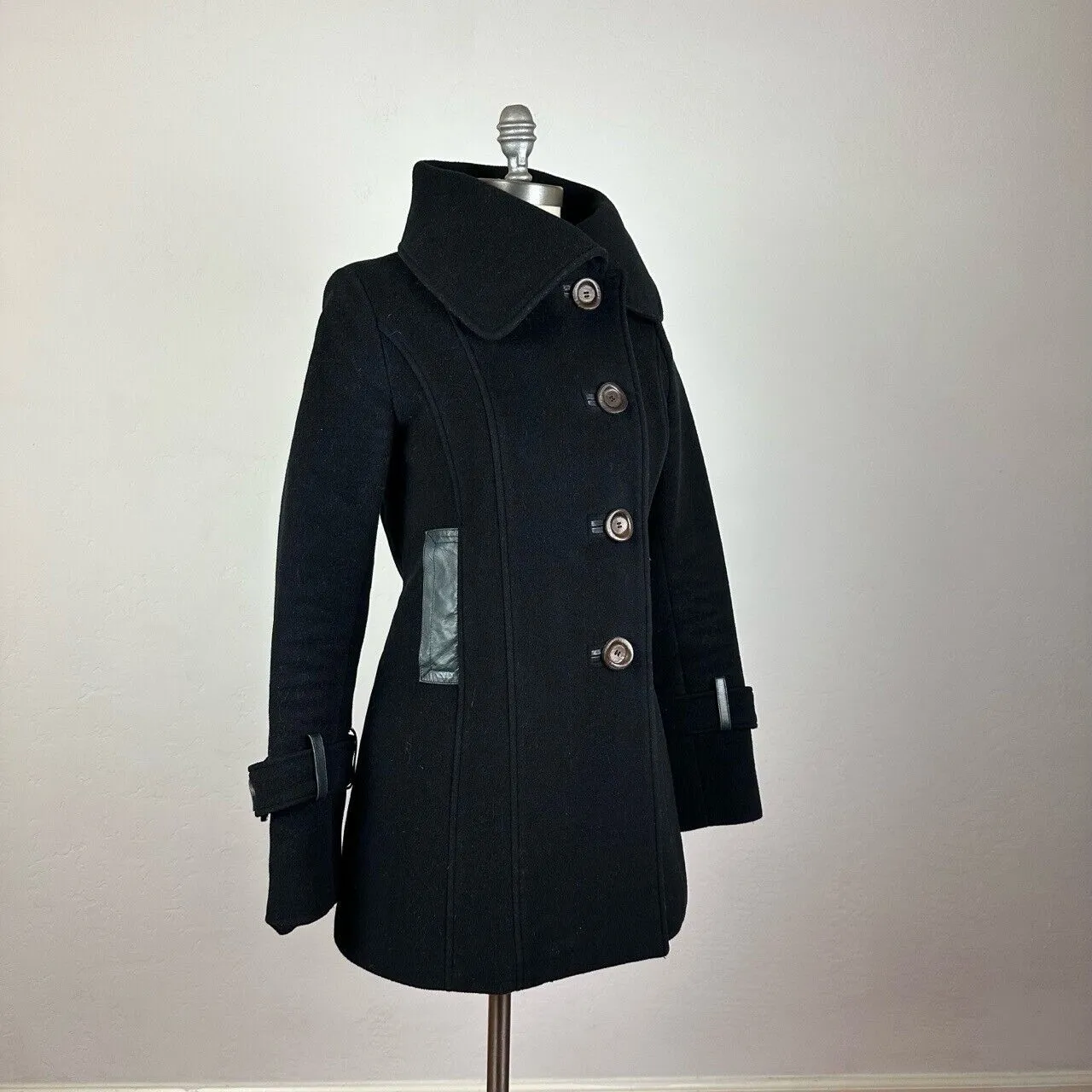 Mackage Cashmere and Leather Coat Size Small - Image 8
