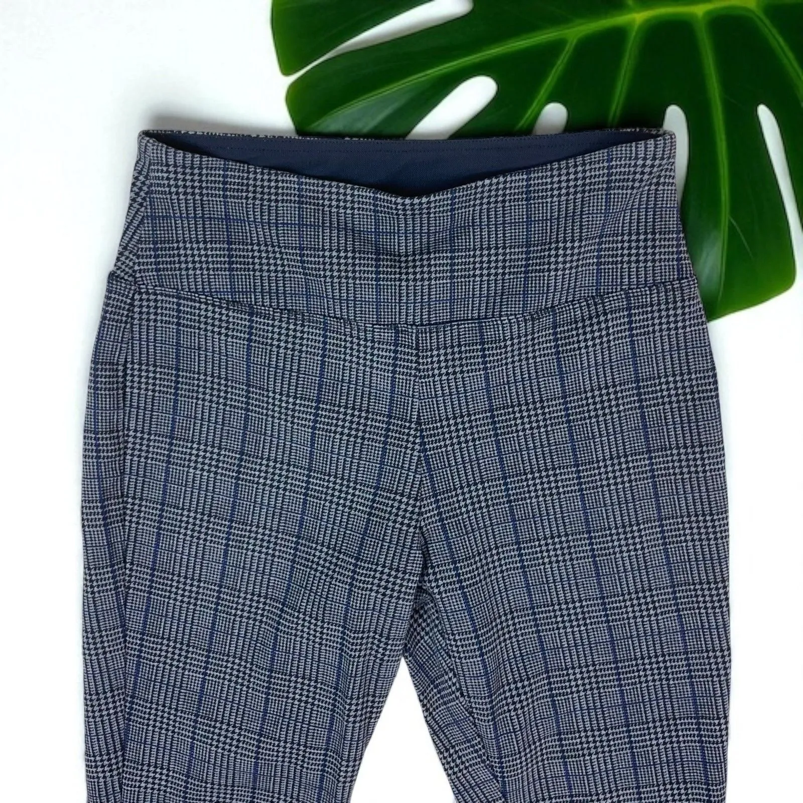 Three Dots High Rise Leggings in Mini Houndstooth Plaid Check - Image 3