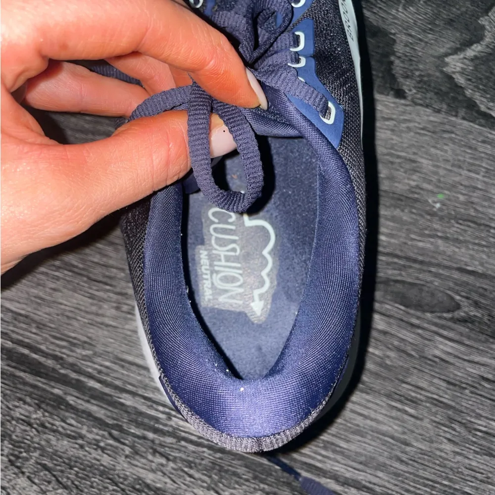 Brooks Ghost 15 Running Shoes Women's size 8 - Image 7