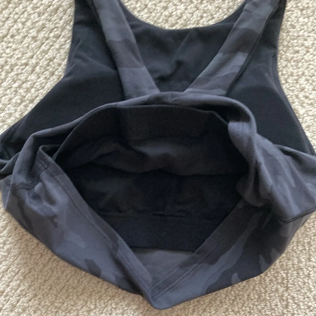 ATHLETA Conscious Crop Sports Bra A-C Cups Tank Shelf Bra Black Camo Size XS EUC - Image 8