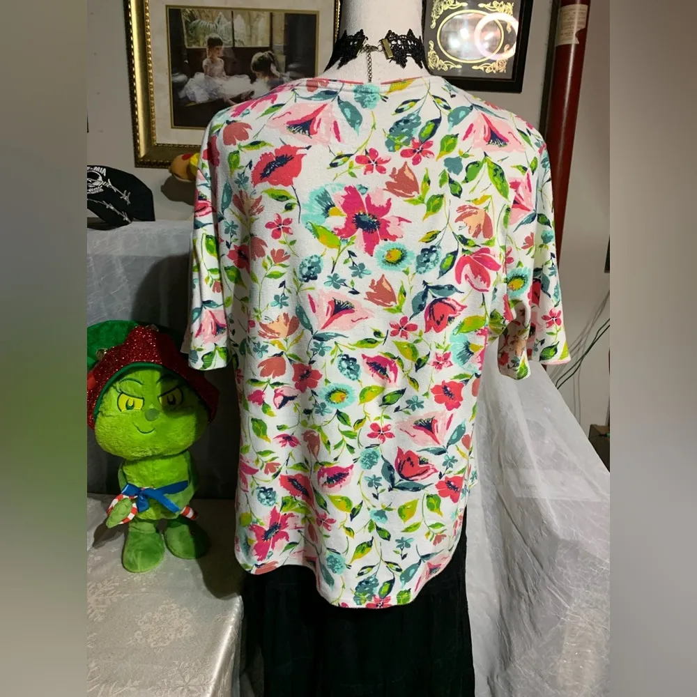 Time and Tru Floral Top - Image 6