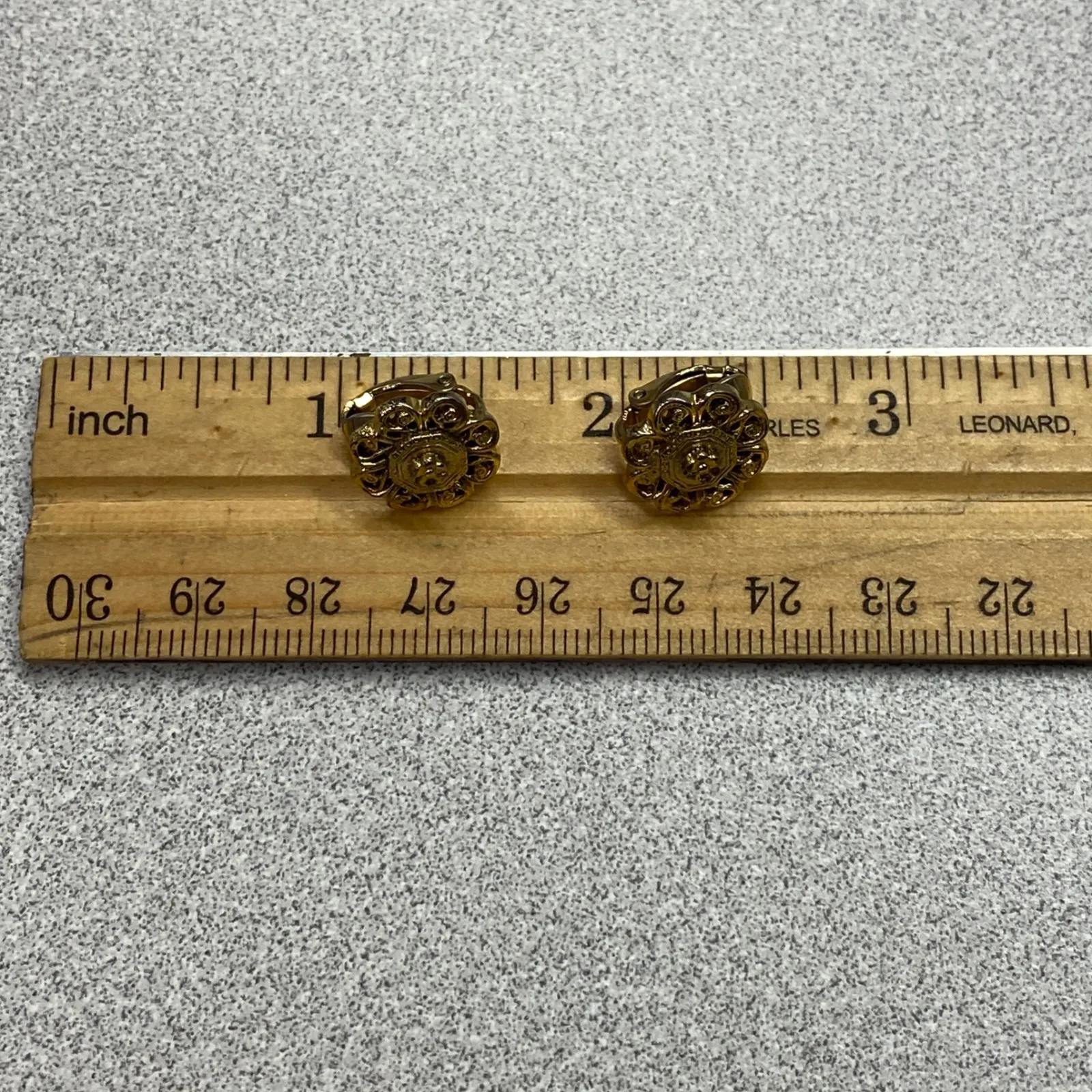 Vintage Gold Tone Stylized Floral Button Clip On Earrings Retro Style - Image 5