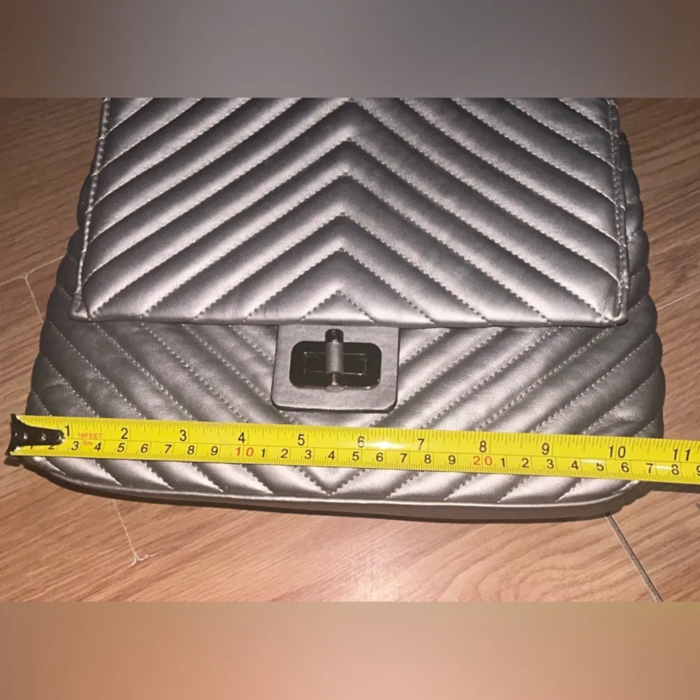 Jessica Simpson  like new Elegant Silver Quilted Shoulder Bag - Image 16