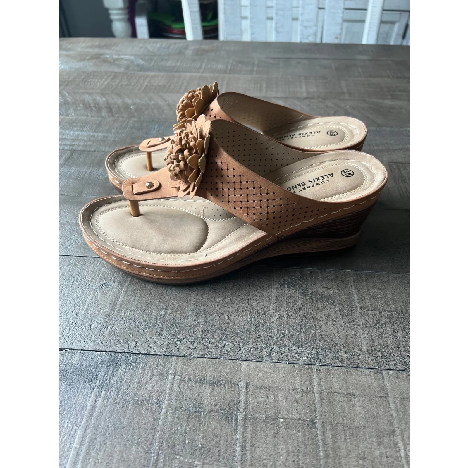 Alexis‎ Bendel Women's Brown Flower Heel Padded Sandals size 8.5 Tan - Image 3