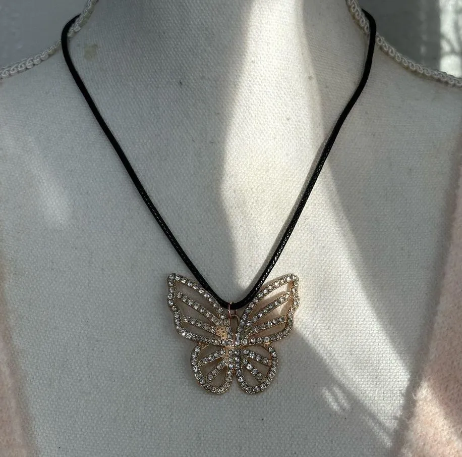 Mariposa 🦋 Gold Butterfly Pendant Necklace - Image 3
