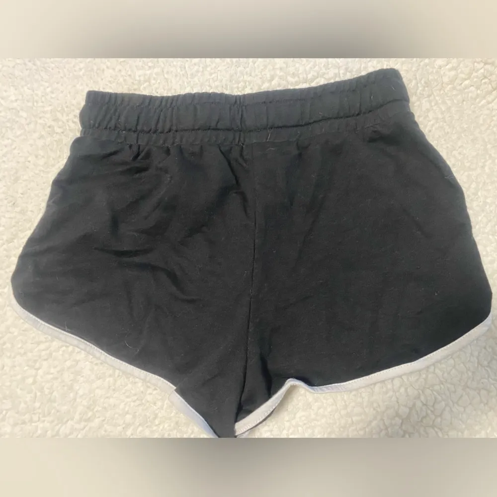 Forever 21 black comfy shorts - Image 4