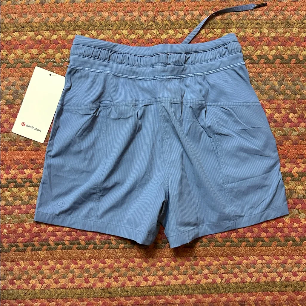 NWT OASIS BLUE DANCE STUDIO HIGH RISE SHORTS LULULEMON 3.5” - Image 5