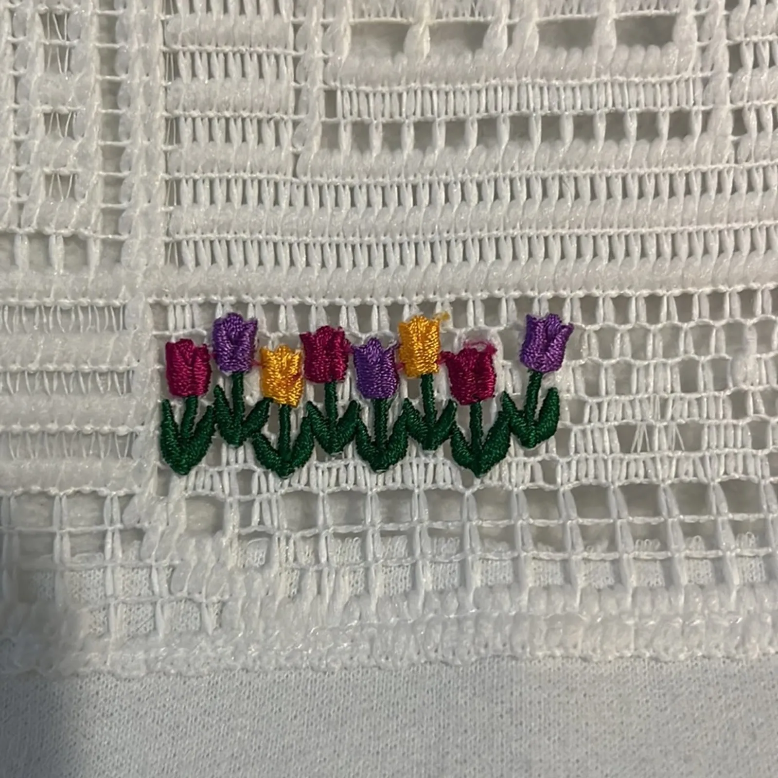 Vintage Appliqué Lace White Granny Sweatshirt with House and flowers Medium - Image 12